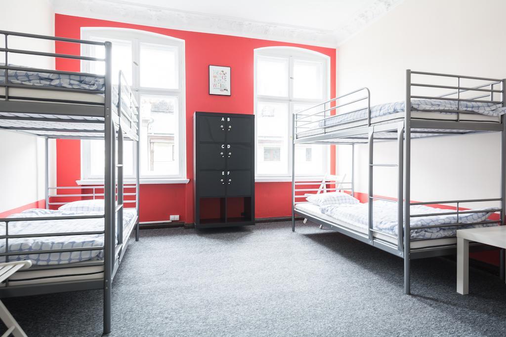Hostel Awangarda Познан Стая снимка