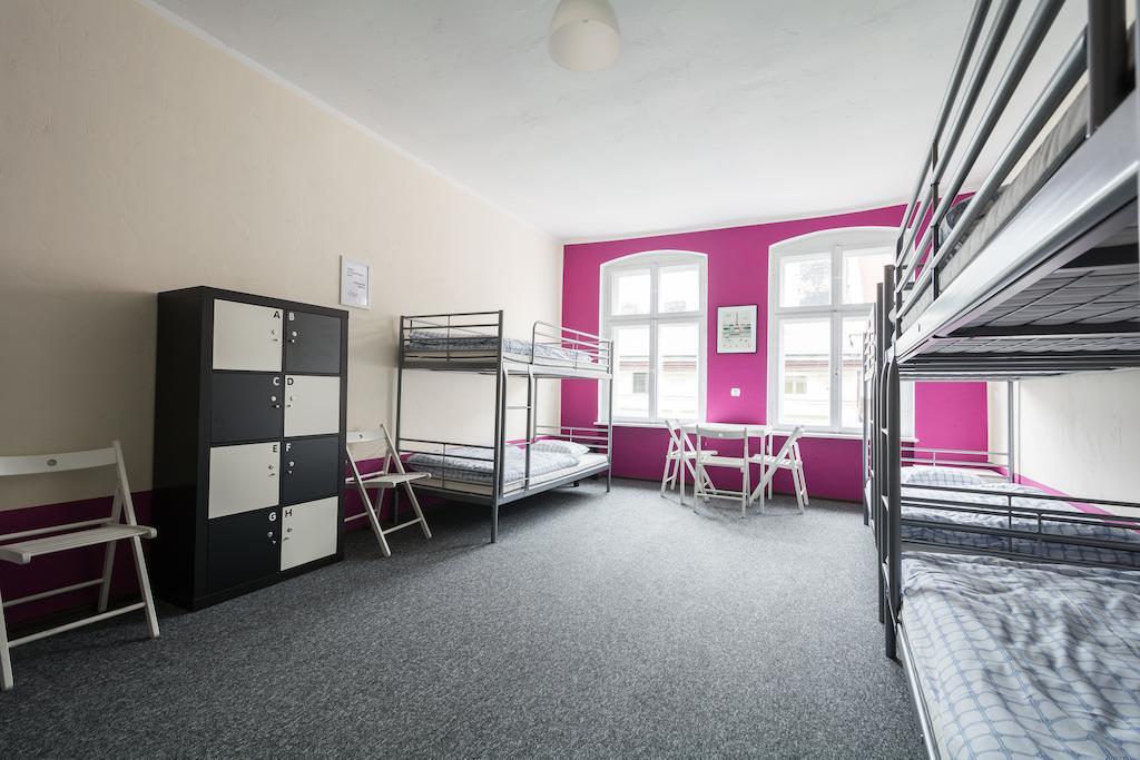 Hostel Awangarda Познан Стая снимка