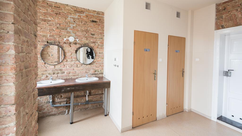 Hostel Awangarda Познан Екстериор снимка